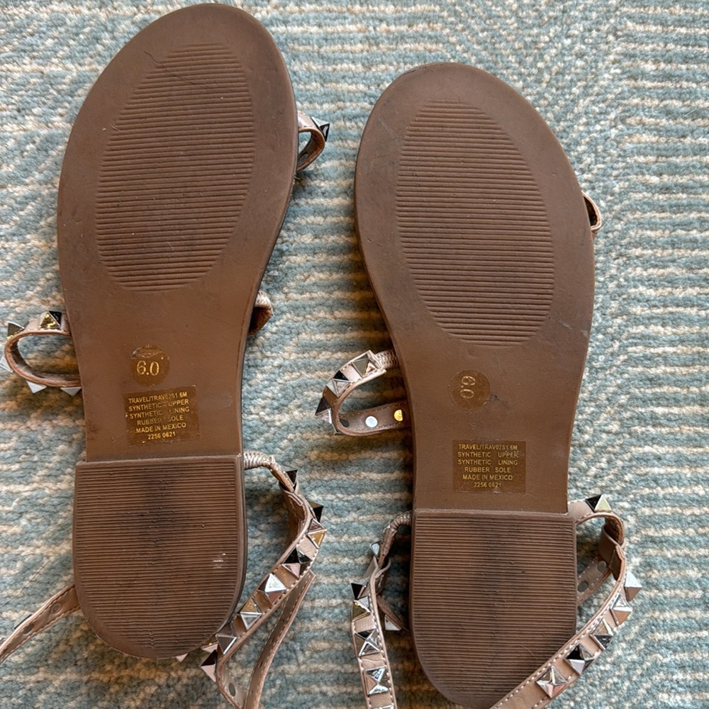 Steve Madden travel tan rockstud sandals — 6 - Picture 9 of 9